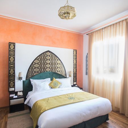 El Minzah Hotel Tanger Buitenkant foto A bedroom at the hotel