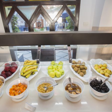El Minzah Hotel Tanger Restaurant foto A selection of dried fruit