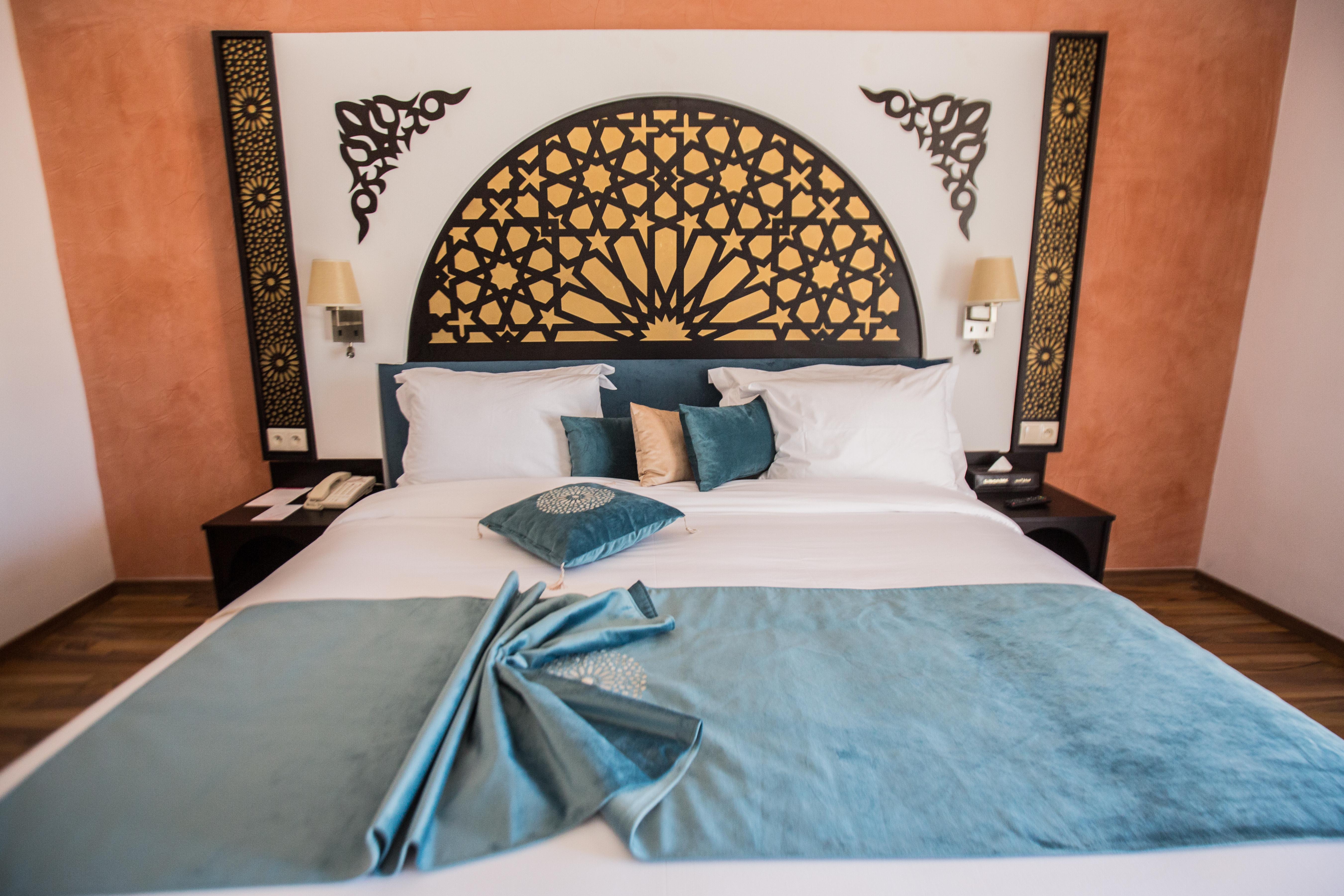 El Minzah Hotel Tanger Buitenkant foto A bedroom at the hotel