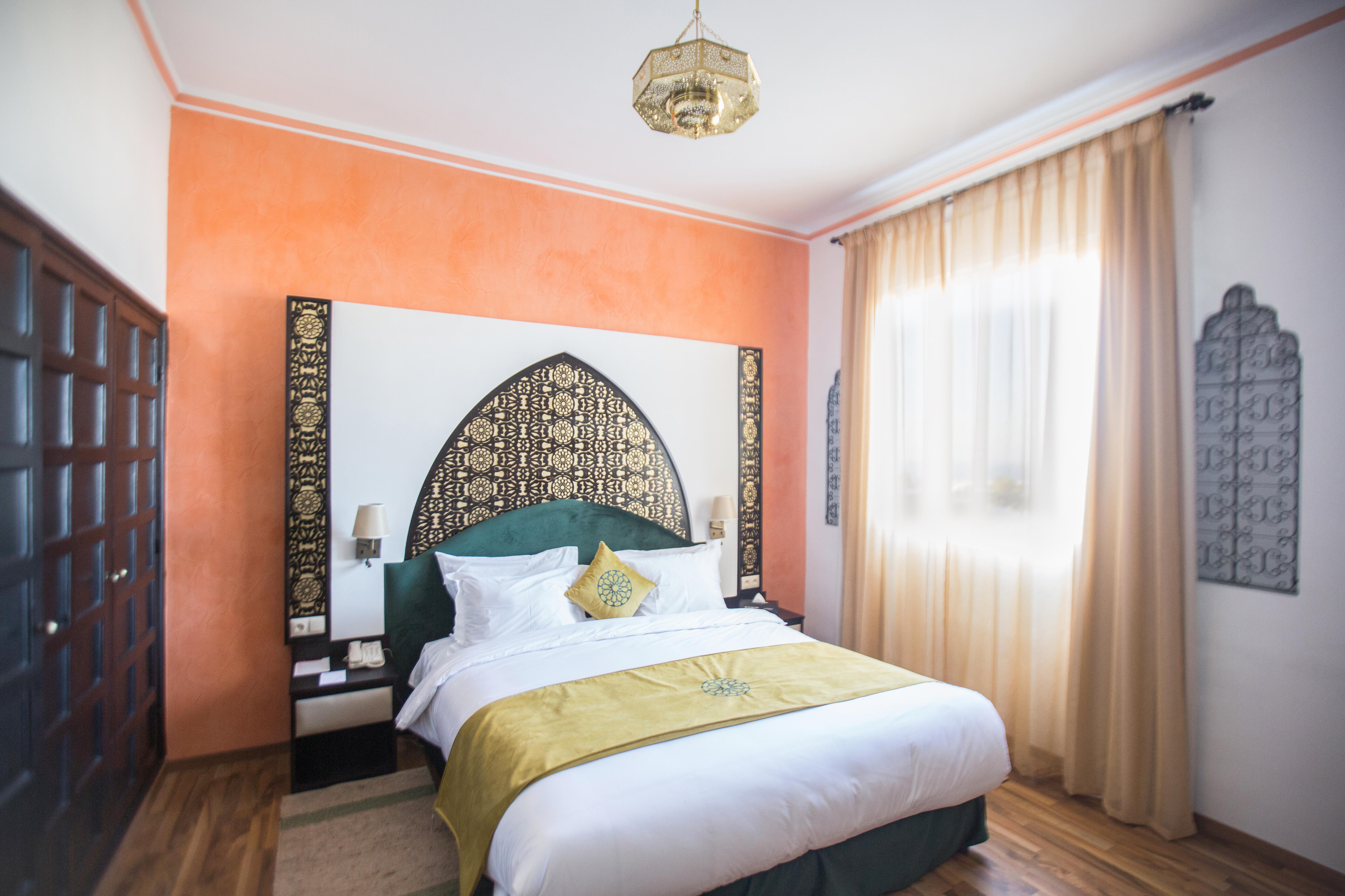 El Minzah Hotel Tanger Buitenkant foto A bedroom at the hotel