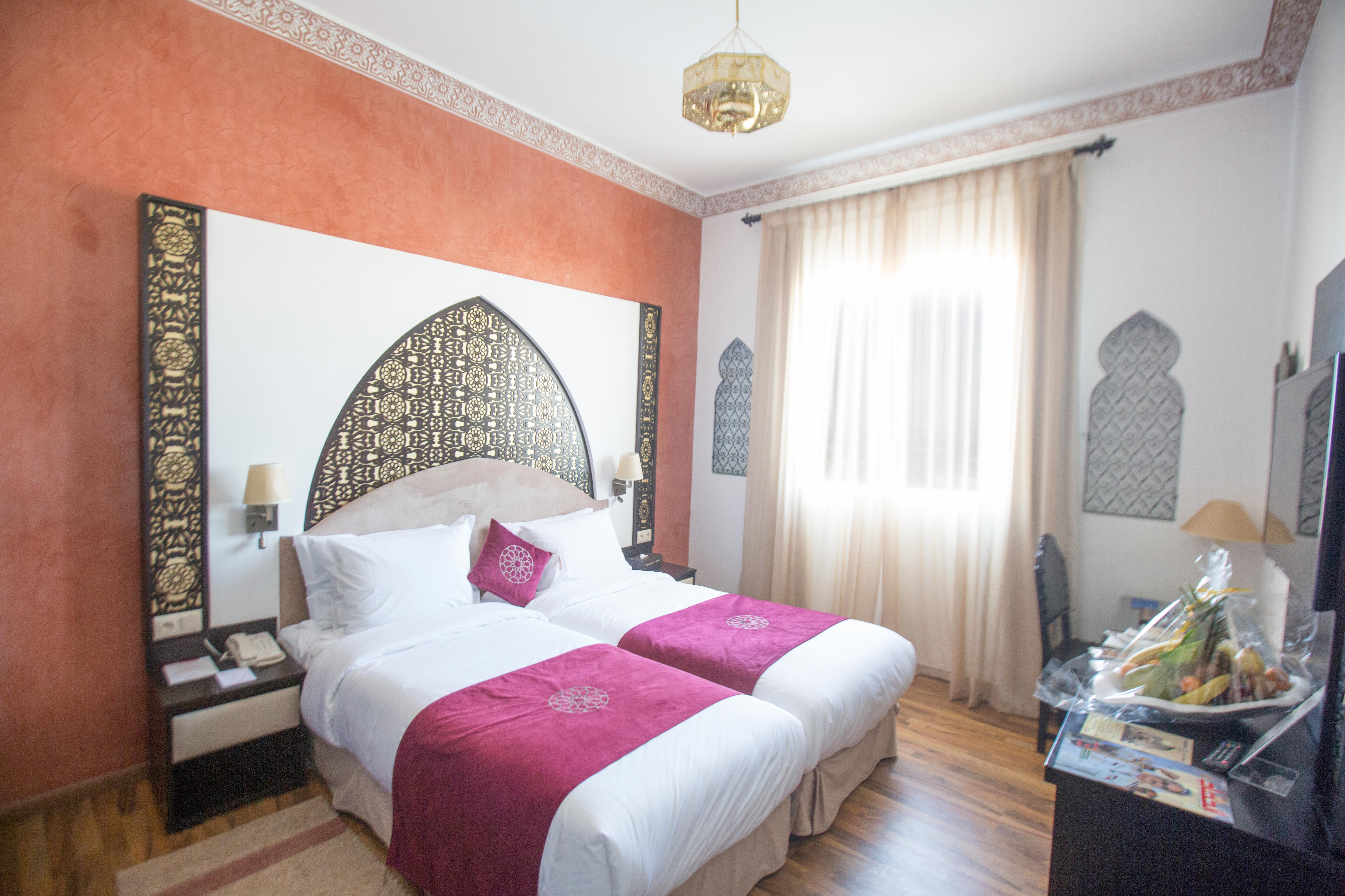 El Minzah Hotel Tanger Buitenkant foto A room at the hotel
