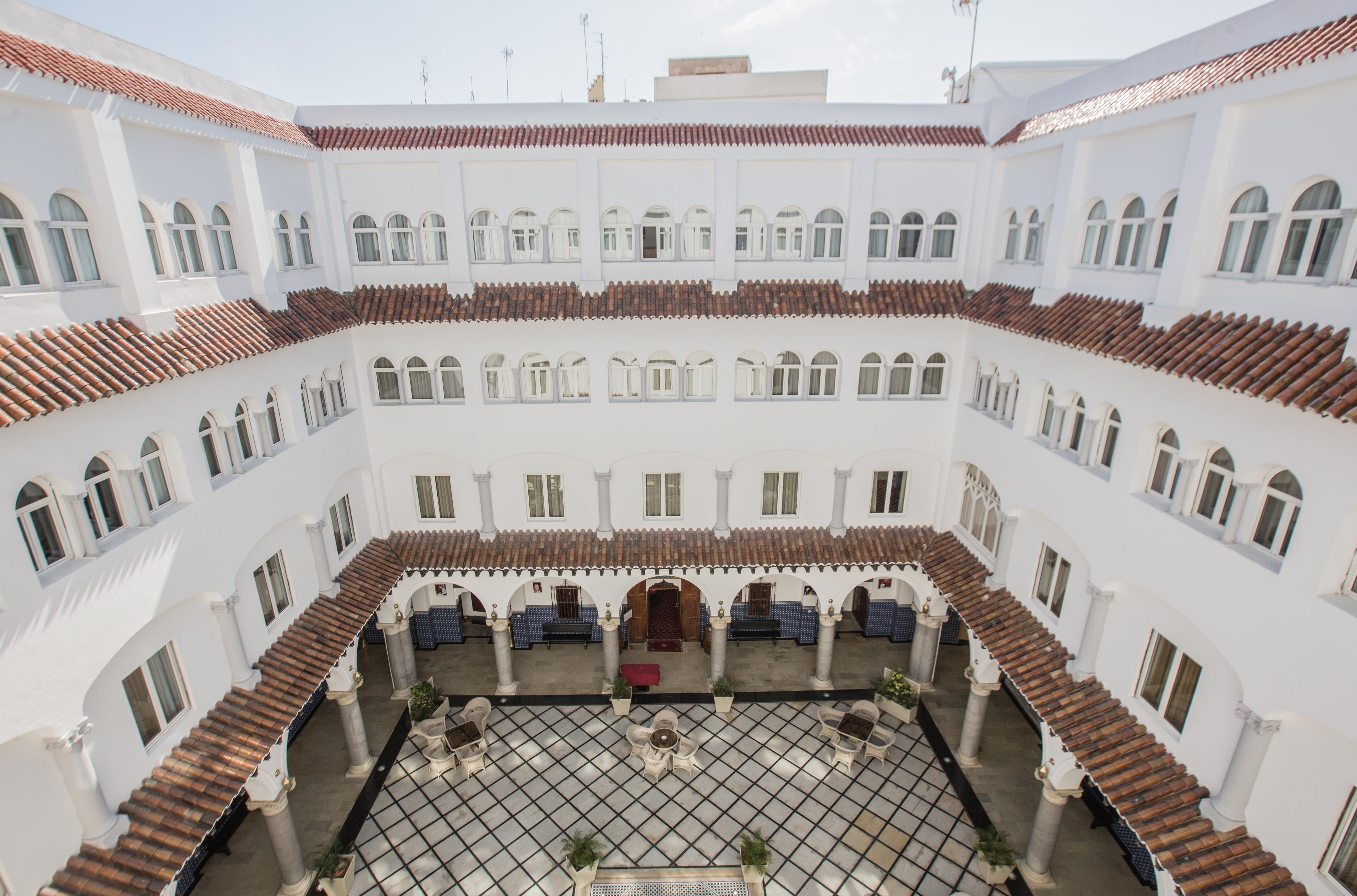 El Minzah Hotel Tanger Buitenkant foto The courtyard of the palace