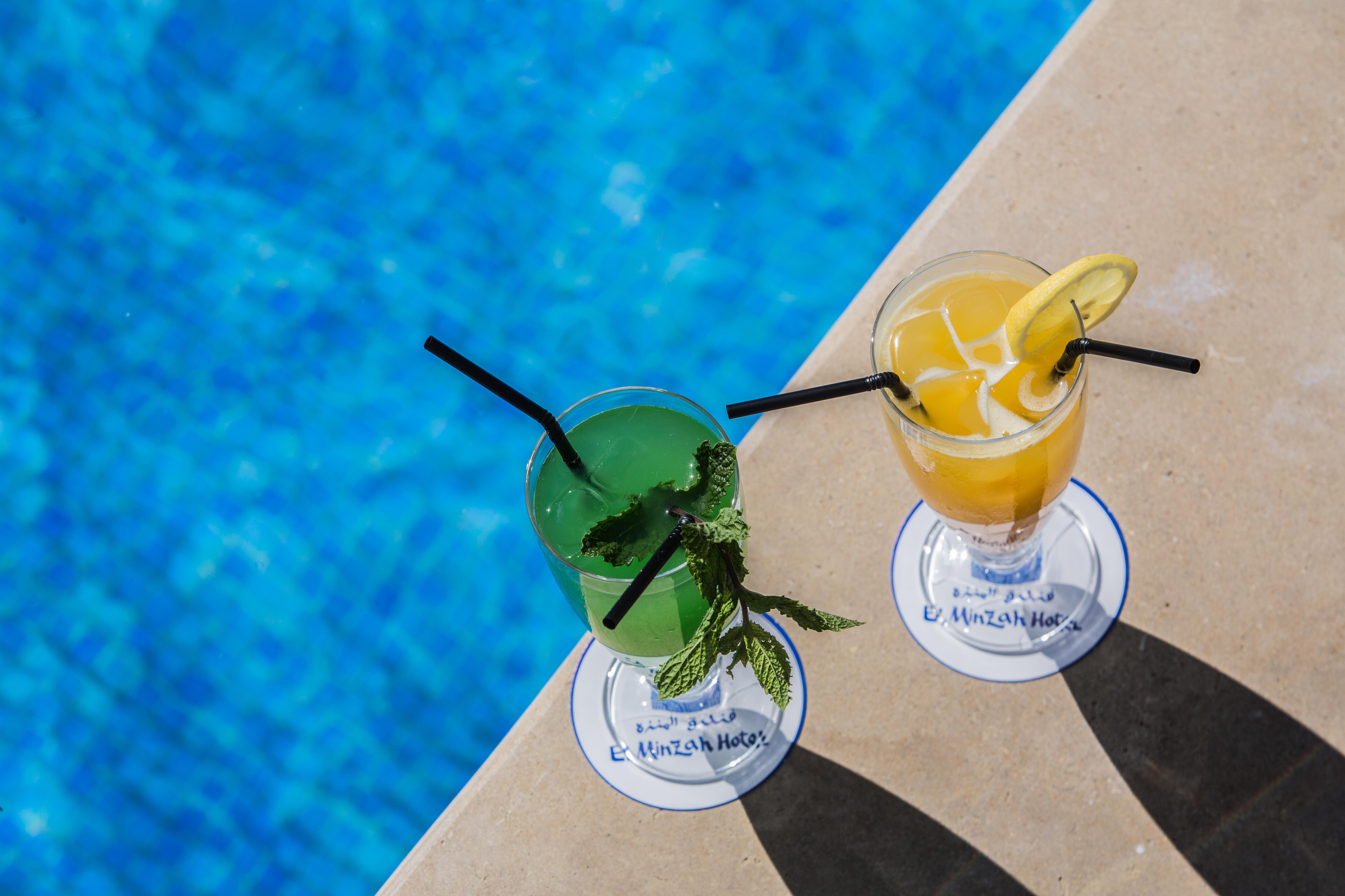 El Minzah Hotel Tanger Buitenkant foto Cocktails at the pool
