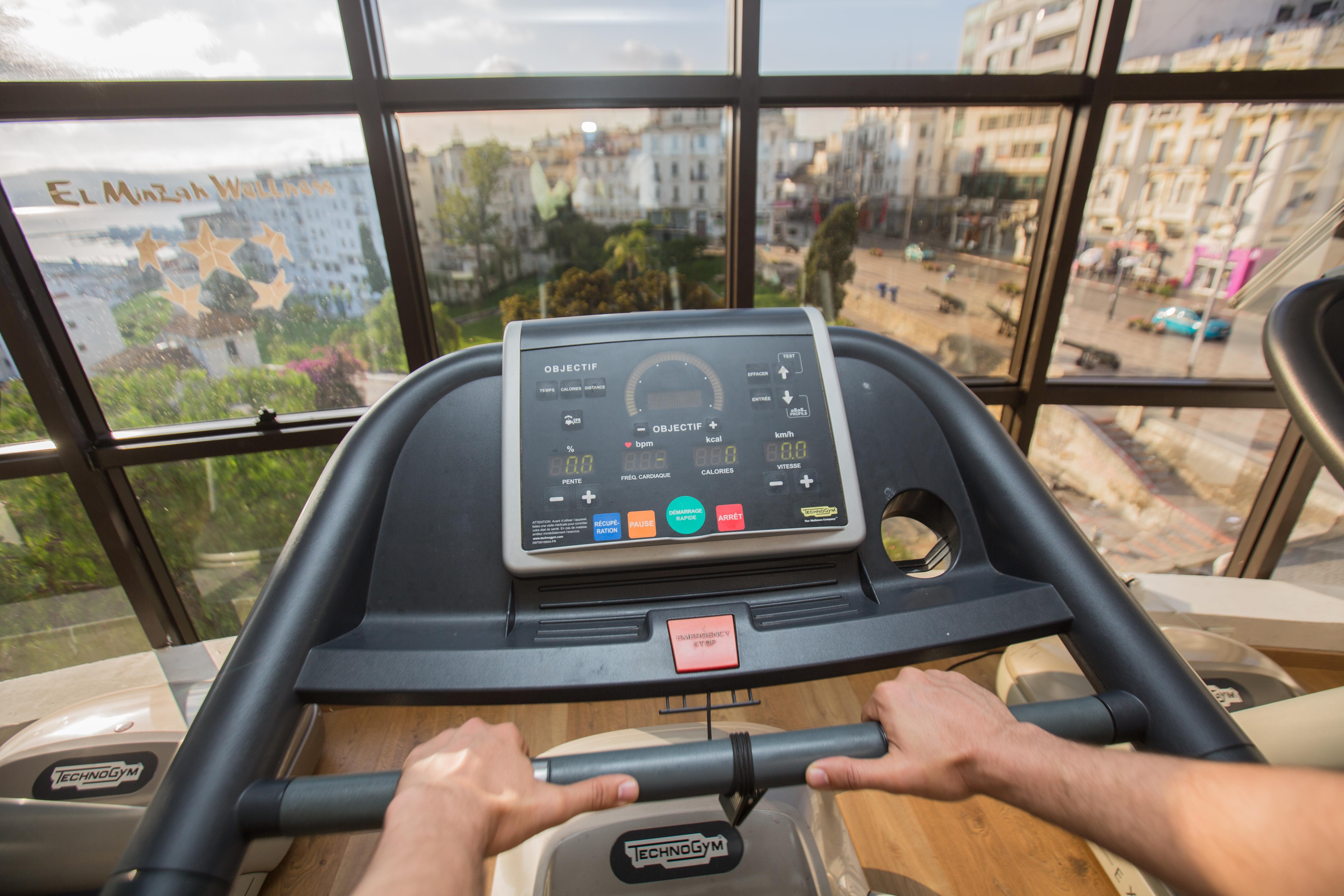 El Minzah Hotel Tanger Buitenkant foto A treadmill console