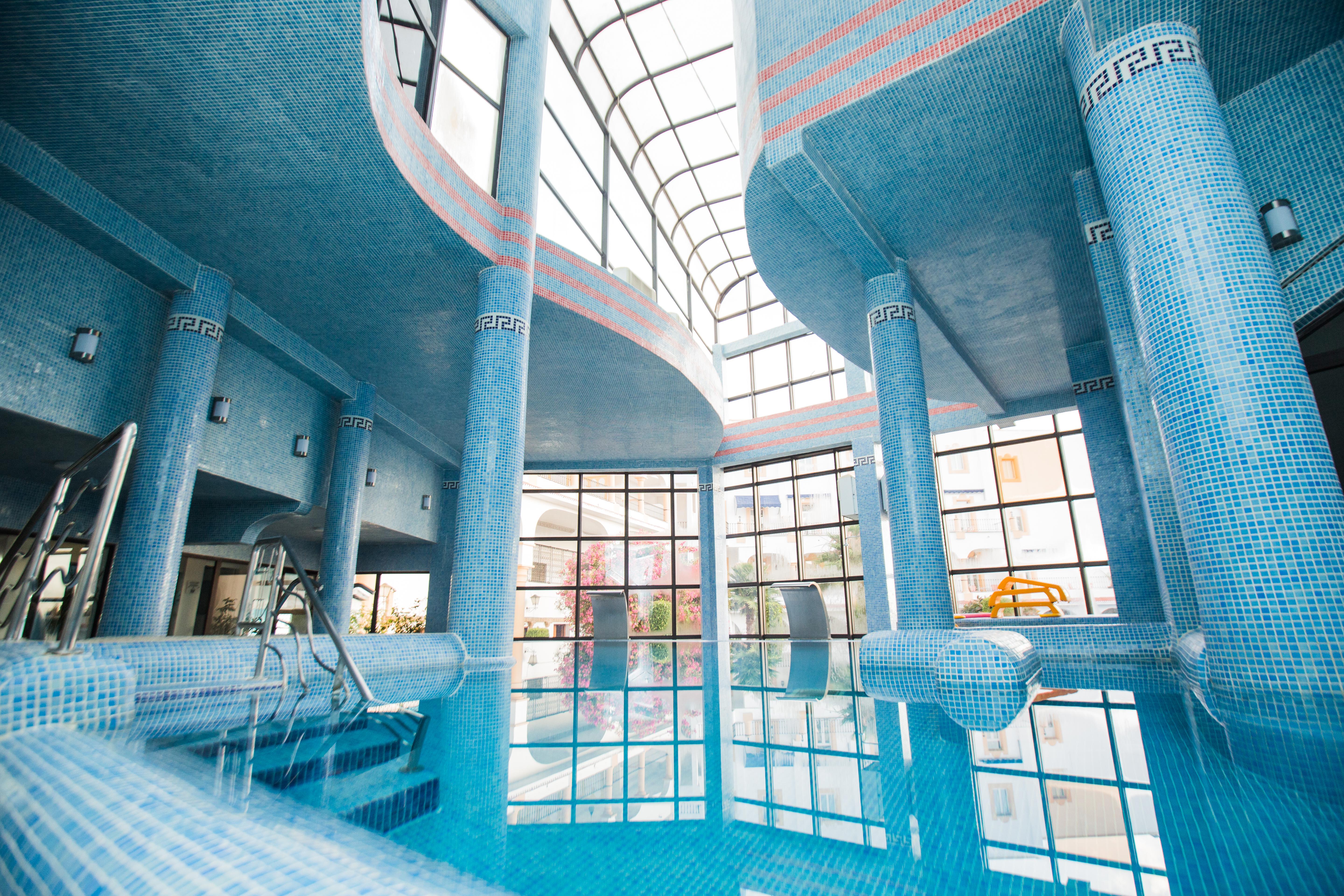 El Minzah Hotel Tanger Buitenkant foto The interior of the swimming pool