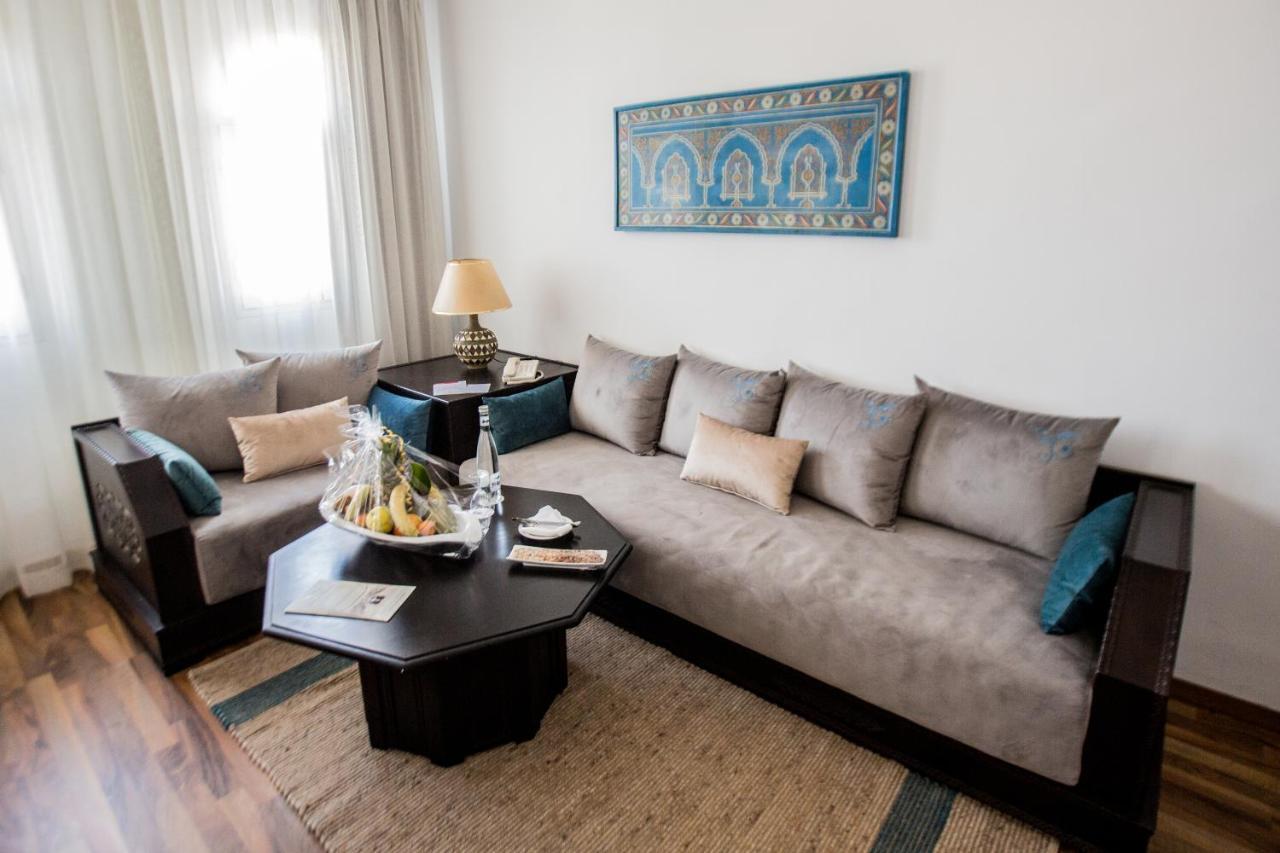 El Minzah Hotel Tanger Buitenkant foto A Moroccan sofa