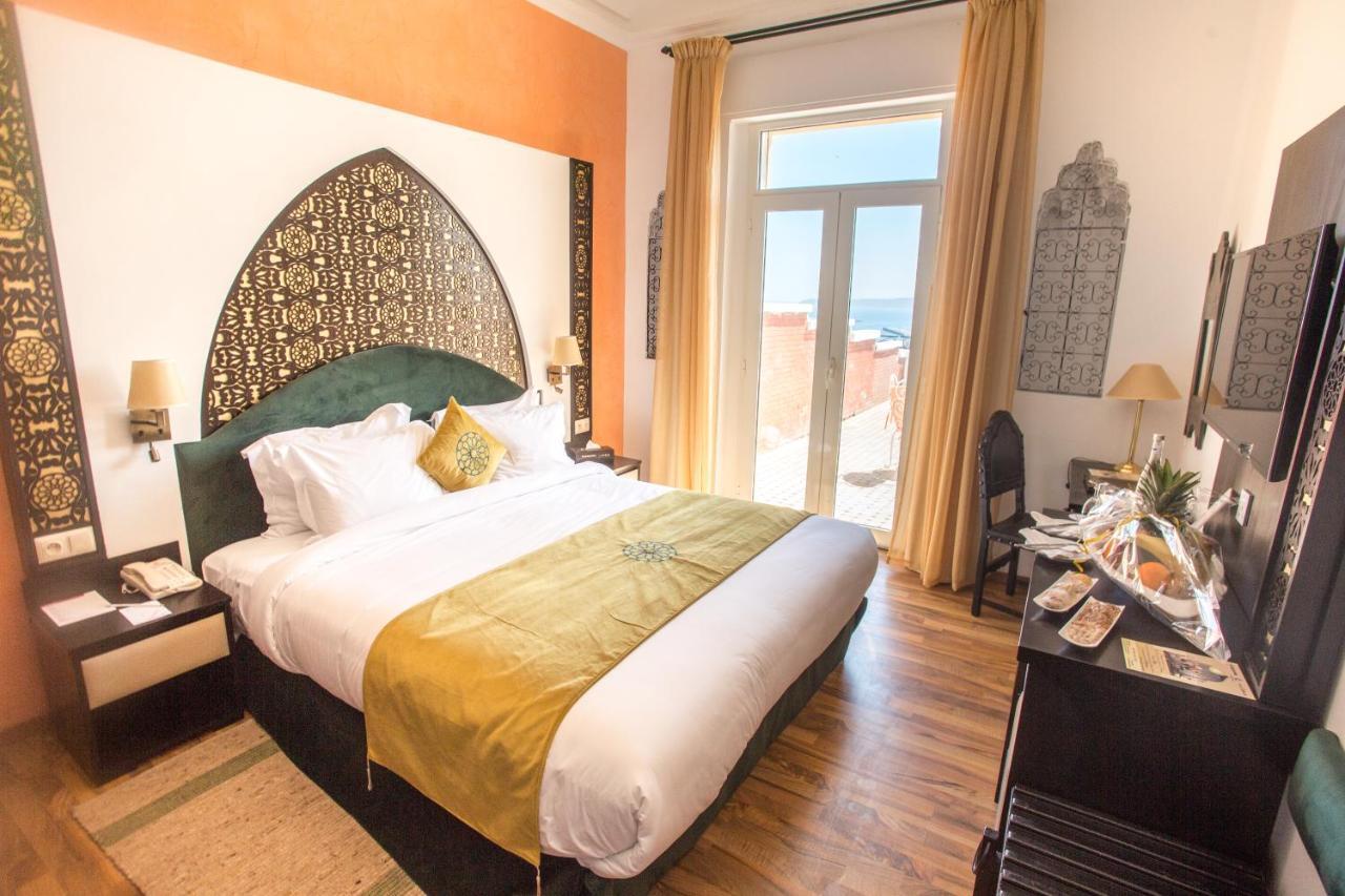 El Minzah Hotel Tanger Buitenkant foto A room at the hotel